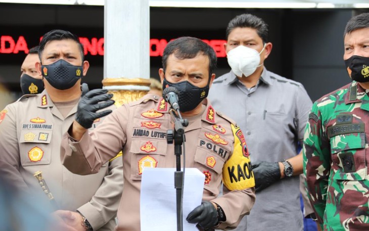 Kapolda Jateng Irjen Pol Ahma Luthfi saat menerangkan kronologi kejadian pada awak media