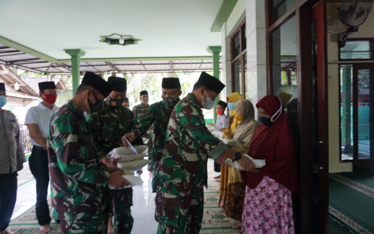 Kegiatan Jumat Berkah telah dilaksanakan oleh Dandim Batang Letkol Arh Yan Eka Putra bersama Kasdim  Mayor Kav. Haryono beserta perwira staf Kodim 0736/Batang di Masjid Thoriqul Huda Desa Kalipancur, Kecamatan Blado, Kabupaten Batang, Jumat (26/2/21).
