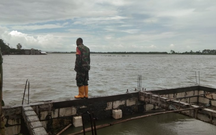 Sungai Silugonggo yang melintas di Pati meluap