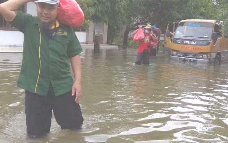 Warga Ya Ummi Kumpulkan Sembako Bantu Warga Korban Banjir