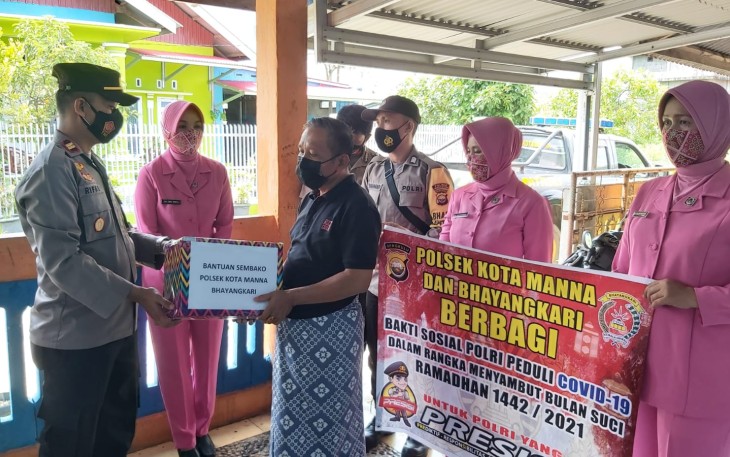 Peduli Ditengah Pandemi Kapolsek Kota Manna dan Bhayangkari Santuni Panti Asuhan