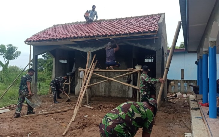 Pembuatan Mandi Cuci Kakus (MCK)