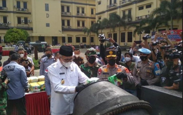 Kepolisian Daerah Aceh Memusnahkan Barang Bukti Narkoba Jenis Sabu Sebanyak 404,9 KG