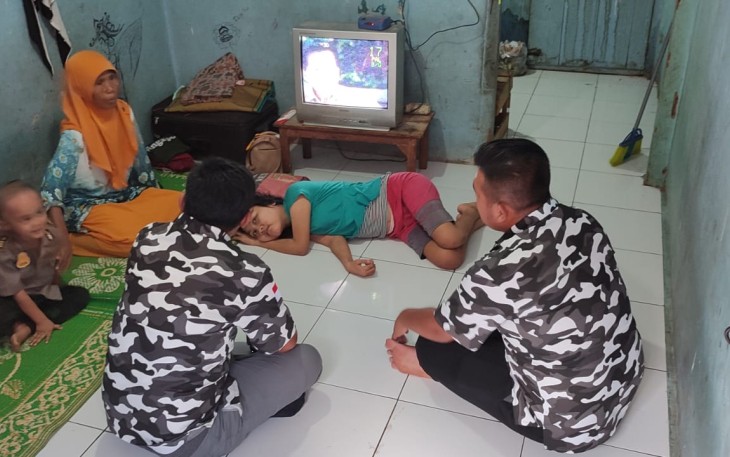 Bapera Kota Bengkulu Serahkan Donasi Untuk Bocah 14 Tahun yang Lumpuh