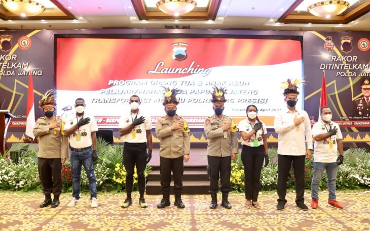 Polda Jateng membuat program Pola Anak dan Orang Tua Asuh Pelajar/Mahasiswa Asli Papua di Jateng. Program tersebut dilaunching hari ini, Selasa (06/04/2021) di Hotel Patra Jasa, Semarang.