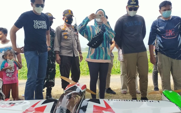 Kendal Aeromodeling club prakarsai lomba Endurance Glider Fungame Aeromodelling Kendal fun fly di Ponpes Al - Ma'wa Desa Sumbersari Ngampel Minggu 11/4/2021