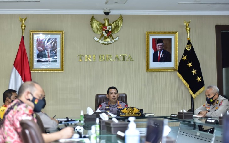 Kapolri Jenderal Listyo Sigit Prabowo melakukan audiensi dengan Kepala Satuan Kerja Khusus Pelaksana Kegiatan Usaha Hulu Minyak dan Gas Bumi (SKK Migas) Dwi Soetjipto, secara virtual, Jumat (16/4).