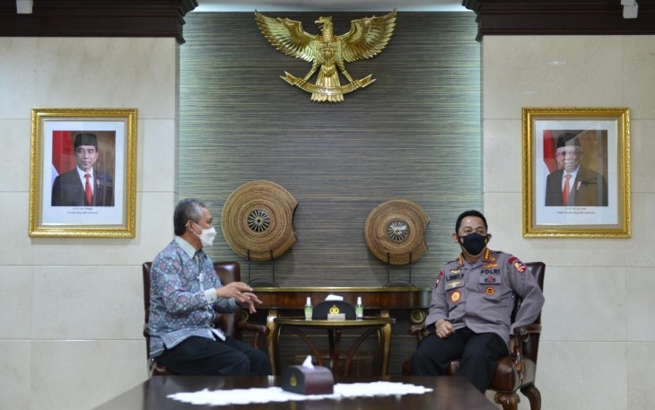 Dirjen Bea Cukai Askolani bersilaturahmi dengan Kapolri Jenderal Polisi Listyo Sigit Prabowo di Mabes Polri, Jakarta, Senin (19/4/2021).