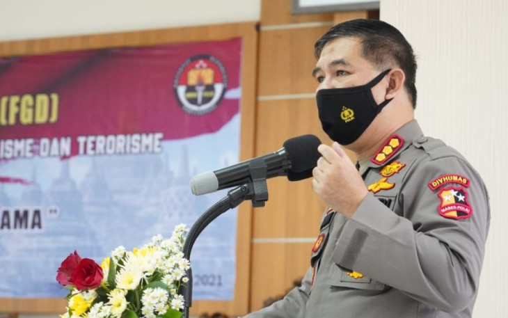 Kabag Penum Ro Penmas Divhumas Mabes Polri, Kombes Pol Dr. Ahmad Ramadhan S.H., M.S. saat menyampaikan paparannya di Polrestabes Semarang