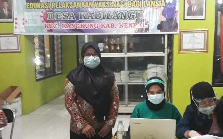 Pemerintah Desa Kadilangu,Kecamatan Kangkung,Kabupaten Kendal,hari ini lakukan vaksinasi bagi masyarakat lanjut usia(lansia).Adapun jumlah  yang akan di vaksin ada 140 lansia,dan ini merupakan tahap dua.Lokasi bertempat di Balaidesa Kadilangu,Rabu malam(28/04/2021).