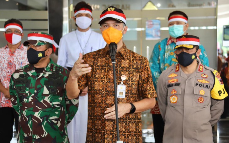 Pangdam IV/Diponegoro Mayjen TNI Rudianto mengikuti Apel Kebangsaan dalam rangka program prioritas 100 hari Kapolri yang bertemakan “Sinergi Untuk Negeri”, di halaman Mapolda Jateng, Jl. Pahlawan  No.1 Mugassari Semarang, Jawa Tengah, Jumat (30/4/2021).
