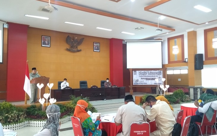 Walikota Santoso Buka Kafe Literasi (foto : Faisal NR / Klikwarta.com) 