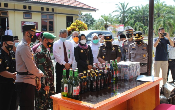 Polres Mukomuko Sita Ribuan Liter Miras dan Petasan