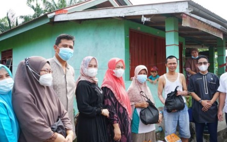 DWP dan Pegawai Dinas Kominfosan Berbagi Sembako Untuk Kaum Duafa dan Anak Yatim