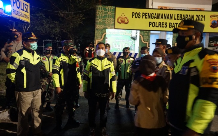 Bupati Batang patroli gabungan pada malam takbiran bersama jajaran Kodim 0736/Batang dan Polres Batang, , Rabu (12/5/2021) malam.