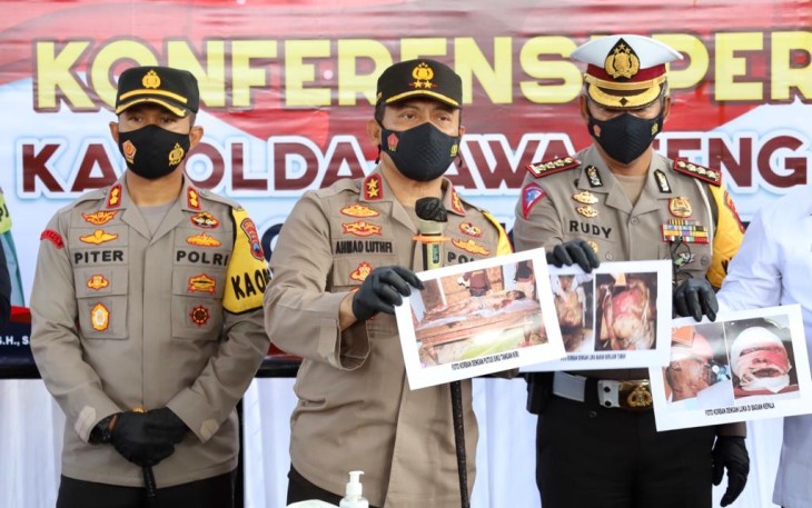 Polda Jateng Laksanakan pers rilis terkait ledakan petasan yang terjadi di Desa Ngabean Kecamatan Mirit, Kabupaten Kebumen yang menewaskan 4 orang dan 4 lainnya luka-luka. Jumat (14/05/2021)