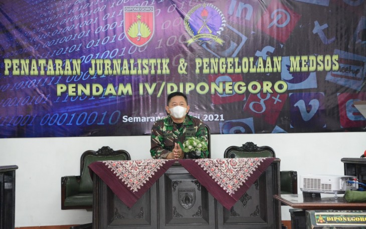 Kapendam  IV/Dip Kolonel Kav Susanto S.I.P., M.A.P., membuka Penataran Jurnalistik dan Pengelolaan Medsos kepada seluruh unsur penerangan jajaran Korem, Kodim BS/Semarang  dan Batalyon BS wilayah Kodam IV/Diponegoro.