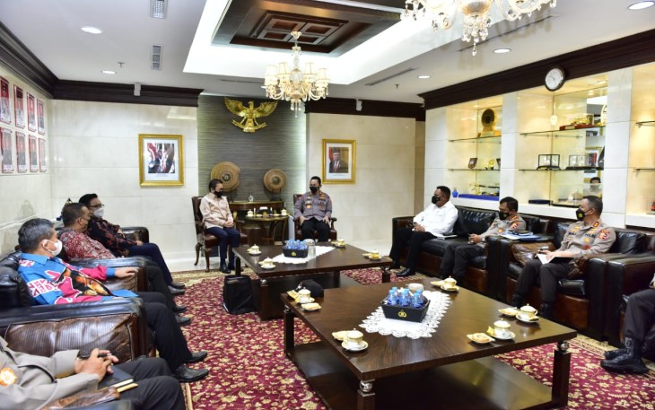 Kapolri Jenderal Polisi Listyo Sigit Prabowo menerima kunjungan Presiden Direktur (Presdir) PT Freeport Indonesia Tony Wenas beserta staf di Mabes Polri, Senin (24/5/2021).
