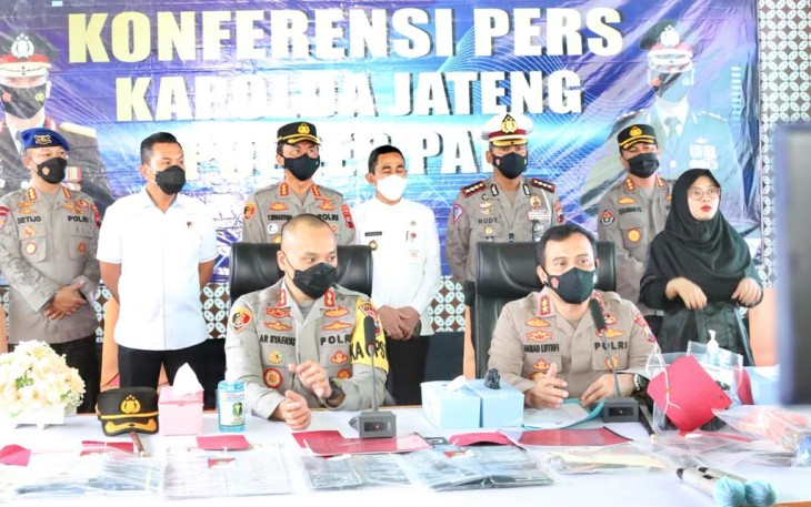 Kapolda Jateng Irjen Pol Ahmad Luthfi dalam Konfrensi Press yang digelar di lokasi TKP Juwana, Pati, Siang ini pukul 13.30 Wib, Jumat (28/5/21).