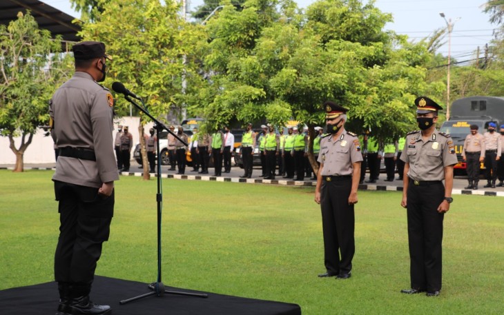 Di Halaman Mapolres Kendal telah berlangsung Apel, Corp Raport Kenaikan pangkat pengabdian dan pemberian penghargaan kepada anggota yang berprestasi. Senin, (31/05/2021)