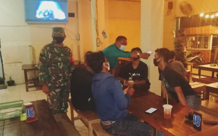 Kodim 1206/Putussibau Bersama Satgas Covid19 Terus Lakukan Patroli Malam