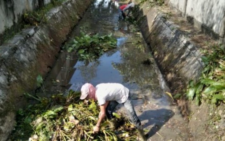 Dinas PUPR Lakukan Pembersihan Drainase