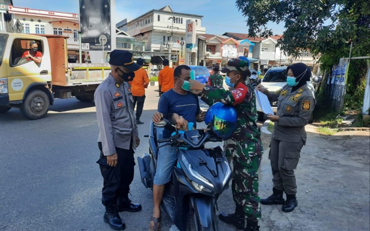 Kodim 1203/Ktp Bersama Instansi Terkait Gelar Razia Masker