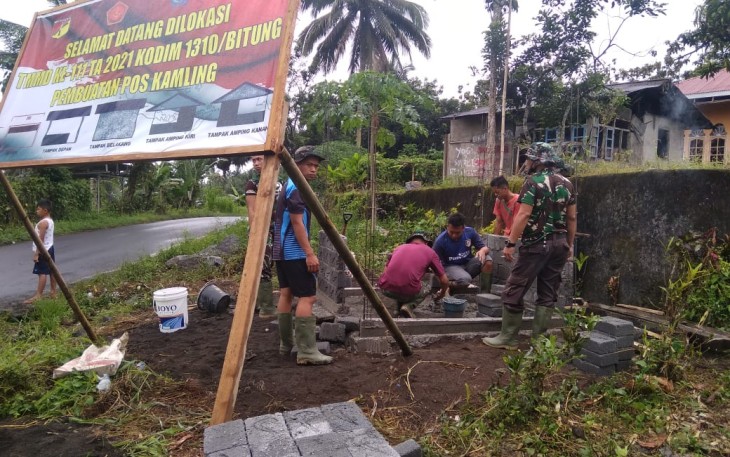Salah satu pos kamling yang di bangun oleh satgas TMMD kodim Bitung