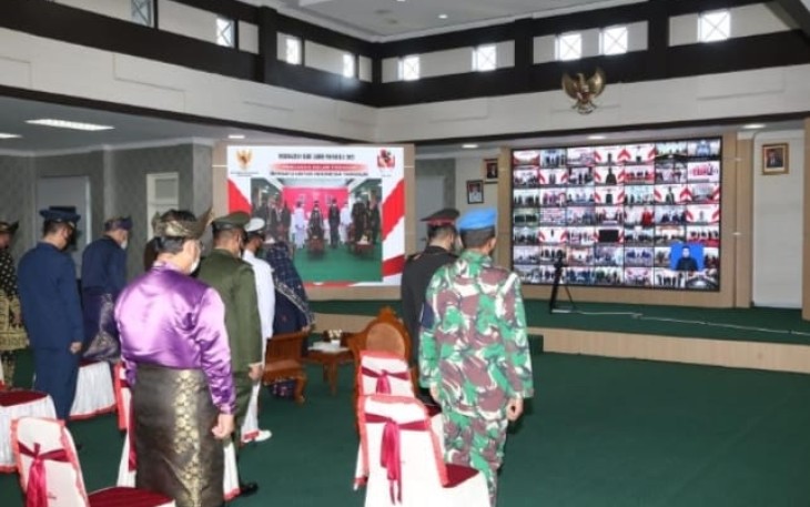 Rahma dan Weni Pakai Tudong Manto Saat Upacara Harlah Pancasila Secara Virtual