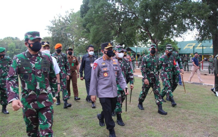 Panglima TNI Marsekal Hadi Tjahjanto bersama Kapolri Jenderal Listyo Sigit Prabowo, Kepala BNPB Letjen Ganip Warsito dan Kabaharkam Polri Komjen Arief Sulistyanto mengunjung berkunjung ke Kabupaten Blora, Jawa Tengah, Sabtu (5/6/2021).