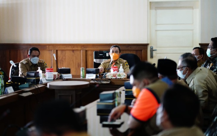 Bupati Haryanto pimpin rapat evaluasi