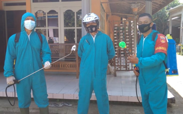 Penyemprotan disinfektan tangkal Covid-19