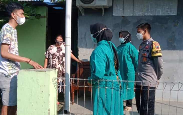 Jajaran Polsek Weleri rutin melaksanaan (  DDS , Binluh, Penggalangan, Sambang ) dan  Pendampingan kegiatan tracking Tim Puskesmas 2 Weleri kepada warga yang  terkonfirmasi covid-19.