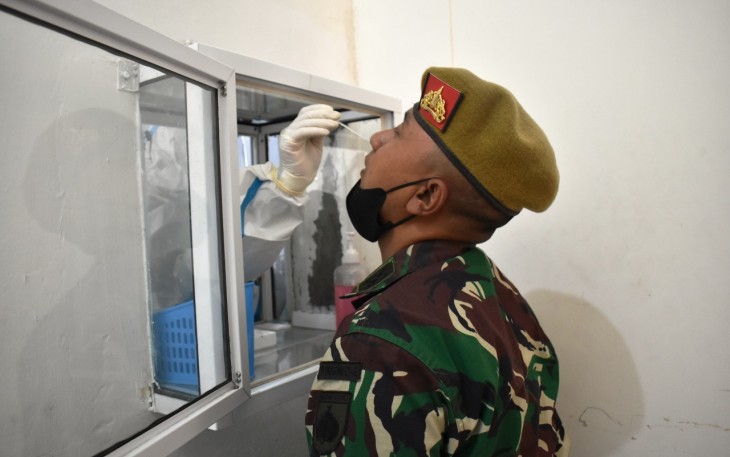 Personel Yon Armed 3/105 Tarik/NP dan Yon Zipur  4/TK  yang tergabung dalam Satgas Tentara Manunggal Membangun Desa (TMMD) Reg ke 111 TA. 2021 Kodim 0734/Kota Yogyakarta melaksanakan Rapid test di Rumah Sakit tingkat lll dr Soetarto sebelum berangkat ke lokasi TMMD di Kemantren Wirobrajan. Senin(14/06/2021)