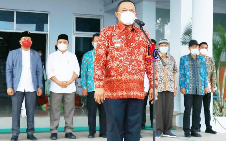 Bupati Seluma Erwin Oktavian, S.E. pimpin apel sore dan mengumumkan hasil lomba kebersihan, keindahan dan pelayanan di lingkungan Pemerintah Kabupaten Seluma untuk tingkat OPD