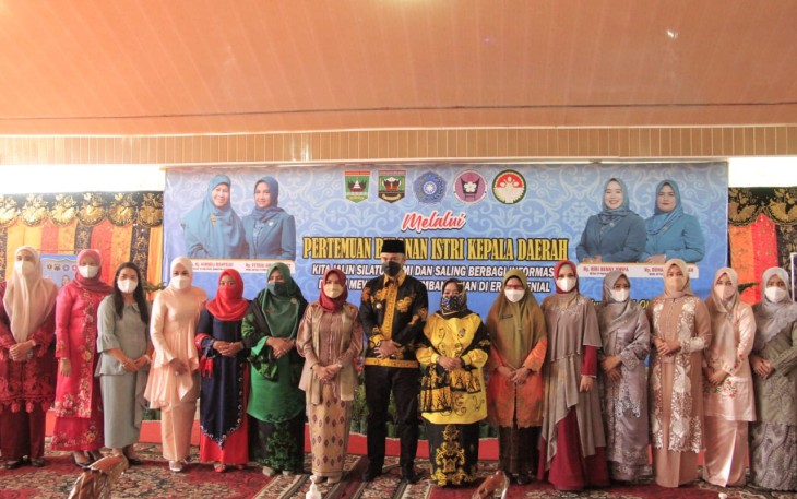 Susi Benny Utama Bersama Ketua GOW Kabupaten Pasaman Deni Sabar AS Hadiri Pertemuan Bulanan Istri Kepala Daerah di Kabupaten Sijunjung