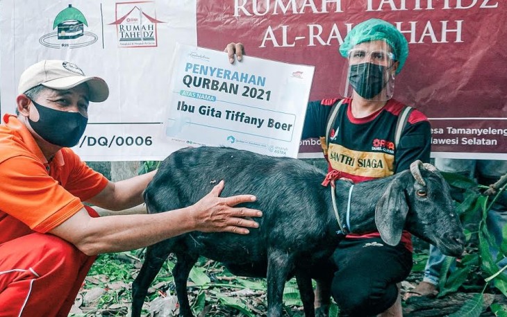 Bersama Astra PPPA Daarul Qur’an Makassar Bagikan Daging Qurban untuk Rumah Tahfidz Daarul Qur’an Ar-Raudhah