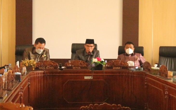 DPDR Gelar Rapat Paripurna Pandangan Umum Fraksi-Fraksi Terhadap Dua Raperda