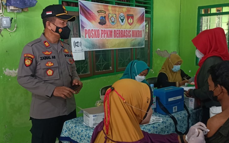 Kapolsek Pegandon laksanakan pengamanan vaksinasi, Rabu 17/11/2021