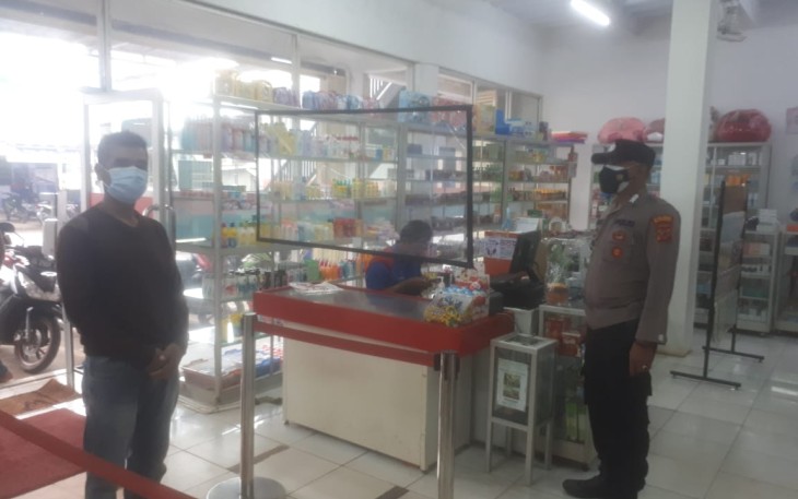Anggota Polsek Lemahsugih Sambangi Sentra Perekonomian Desa Berikan Pesan Kamtibmas