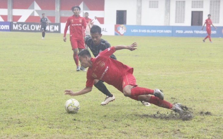 Laga perdana babak 10 besar Liga 3 Jawa Tengah 2021 di Grup F antara Persika Karanganyar melawan Persak Kebumen, di Stadion Bumi Phala Temanggung