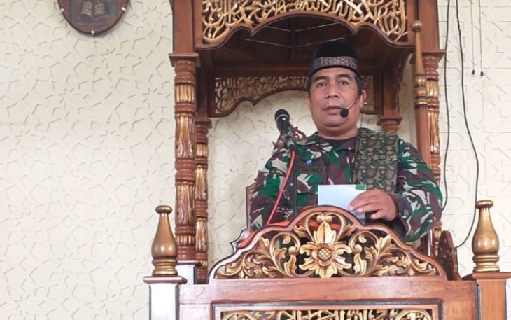 Satgas TMMD Khutbah Jumat di Masjid Baitul Arif