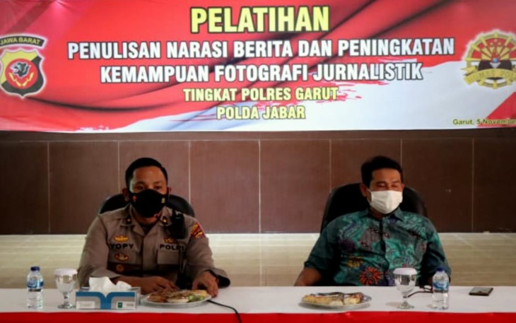 Polres Garut Gelar Pelatihan Kehumasan dan Penulisan Narasi Berita serta Peningkatan Kemampuan Fotografi Jurnalistik