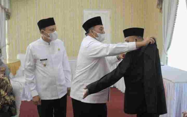 Bupati Pasaman, H.Benny Utama di dampingi Wakil Bupati, Sabar AS melepas keberangkatan kontingen kafilah Kabupaten Pasaman untuk mengikuti Musabaqoh Tilawatil Qur’an (MTQ) Nasional tingkat Provinsi Sumatera Barat 