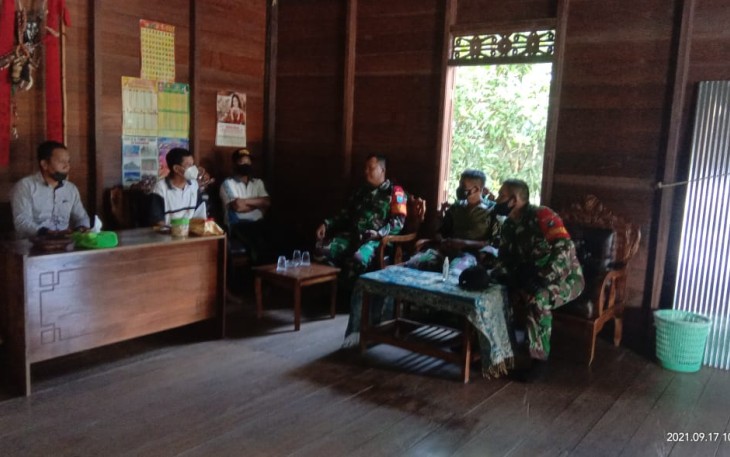 Dandim 1016/PLK Hadiri Undangan Makan Bersama di Rumah Warga Desa Dahian Tambuk