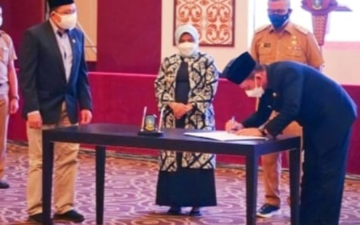 Bupati Apri Sujadi Hadiri Penandatanganan Berita Acara Terima Barang Hibah Barang dan Pinjam Pakai 