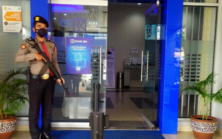 Polres Majalengka-Polda Jabar, Jaga Objek Vital Tetap Aman, Unit Pam Obvit Sat Samapta Melaksanakan Pejagaan Bank