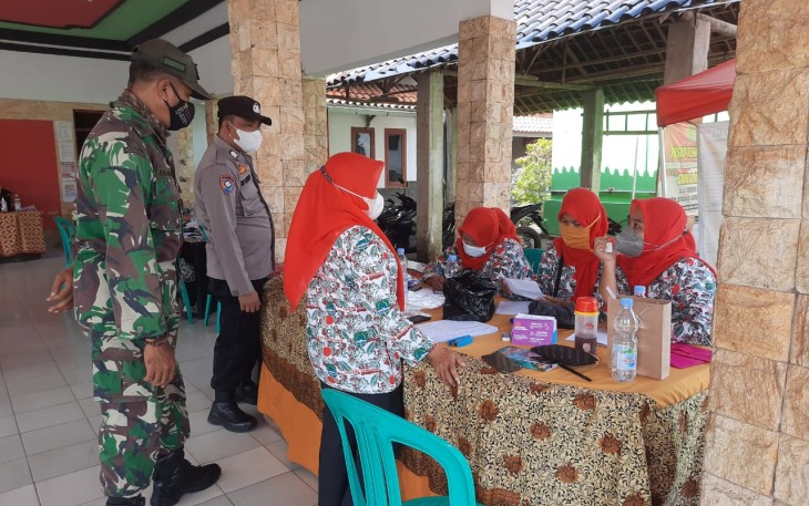 Kapolsek Jatiwangi-Polres Majalengka, Kejar Target Vaksinasi Covid -19, Bhabinkamtibmas Kawal Pelaksanaan Vaksinasi