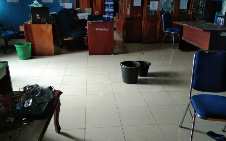Kondisi Ruangan Pemkas Pemda Mukomuko Terendam Air Hujan 