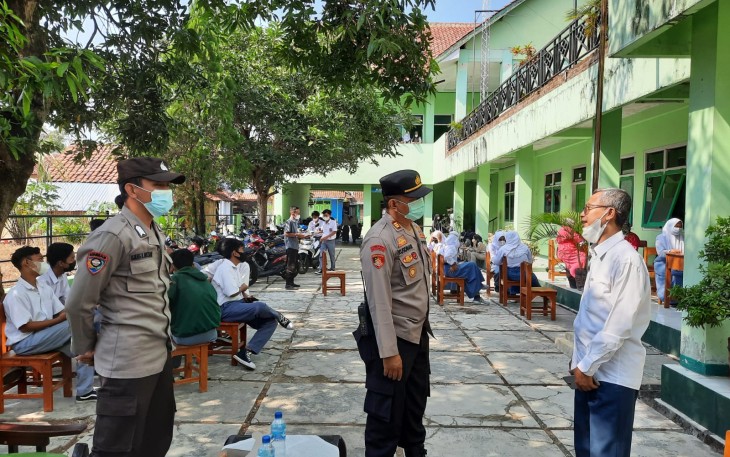 Pastikan Berjalan Lancar,Polsek Majalengka Kota Monitoring Kegiatan Vaksinasi Pelajar